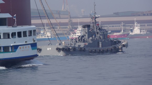 呉湾の自衛艦