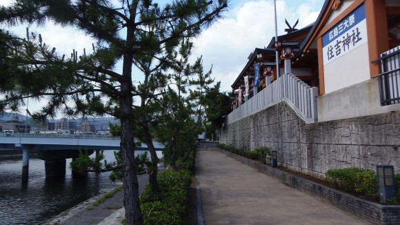 本革と住吉神社