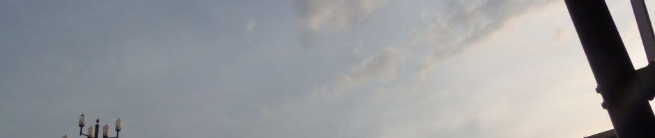 平和記念公園のバスケリング逆光