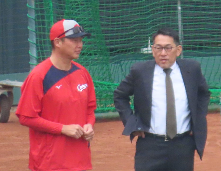 新井貴浩監督続投は当然！このタイミングで野村謙二郎氏、緒方孝市氏の